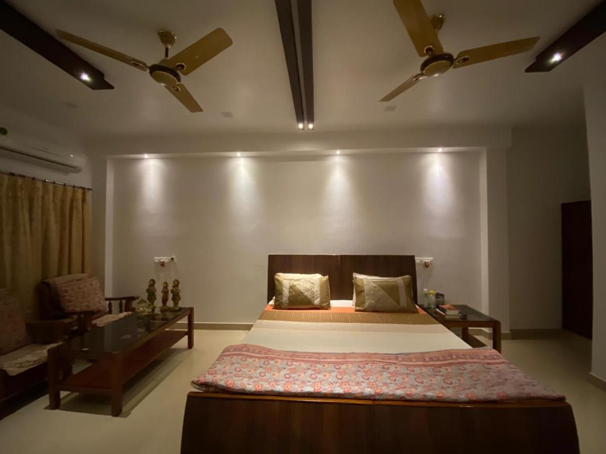The Sunaina Hotel Varanasi Exterior photo