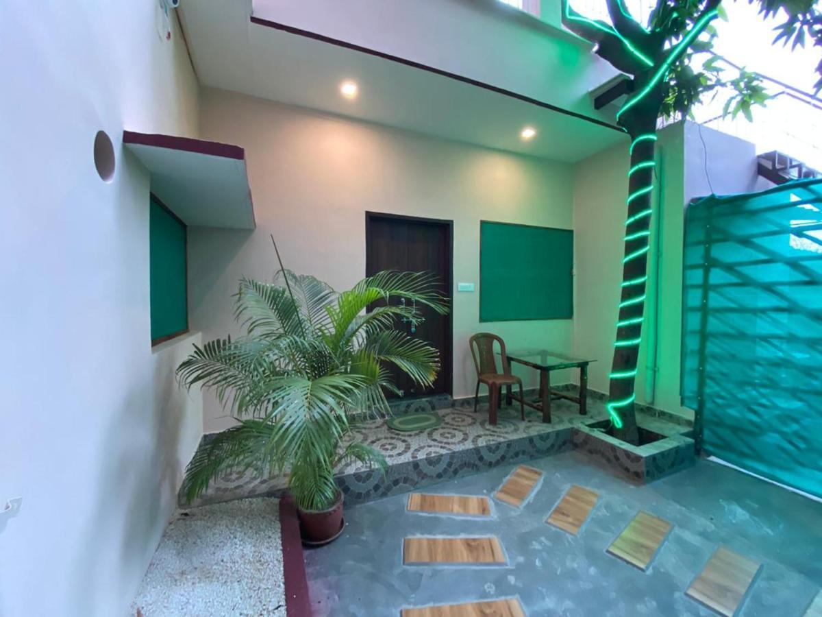 The Sunaina Hotel Varanasi Exterior photo