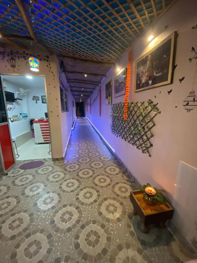 The Sunaina Hotel Varanasi Exterior photo