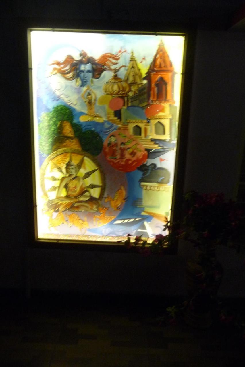 The Sunaina Hotel Varanasi Exterior photo